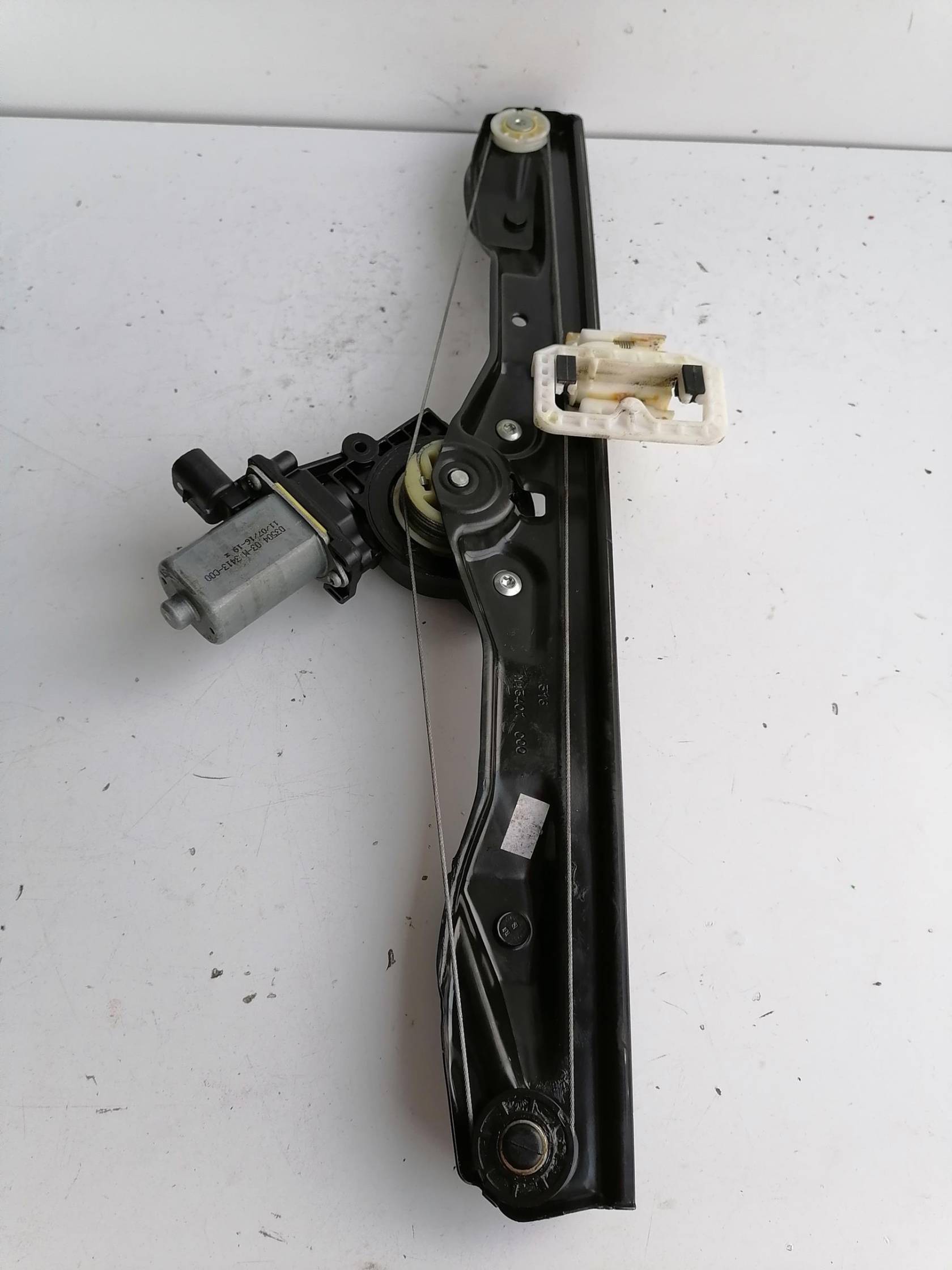 Alzacristallo elettr. porta ant. con motorino dx.